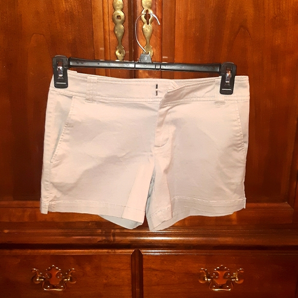 NY & Co Khaki Shorts - Picture 1 of 6